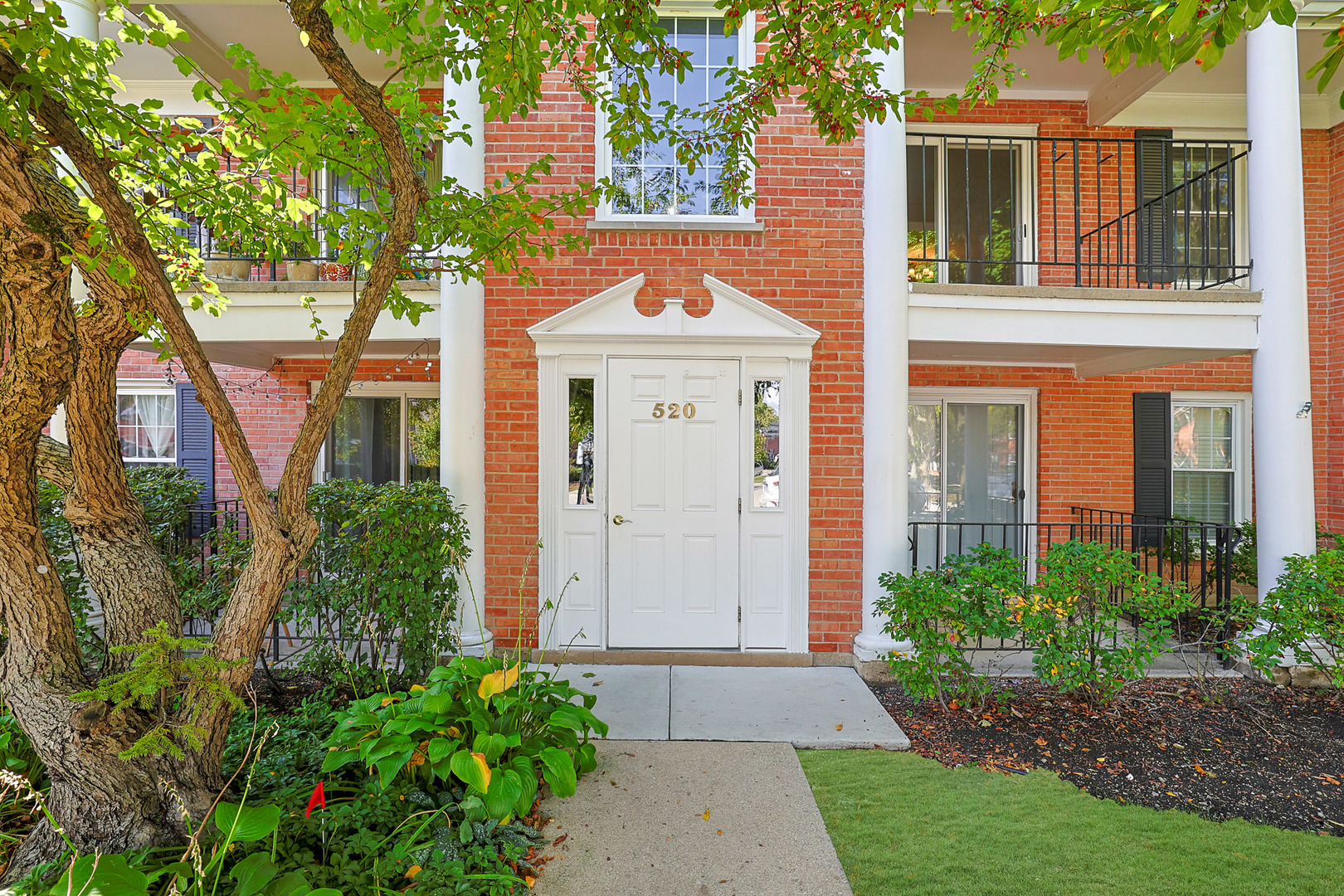 520 Shorely Drive #203, Barrington, IL 60010