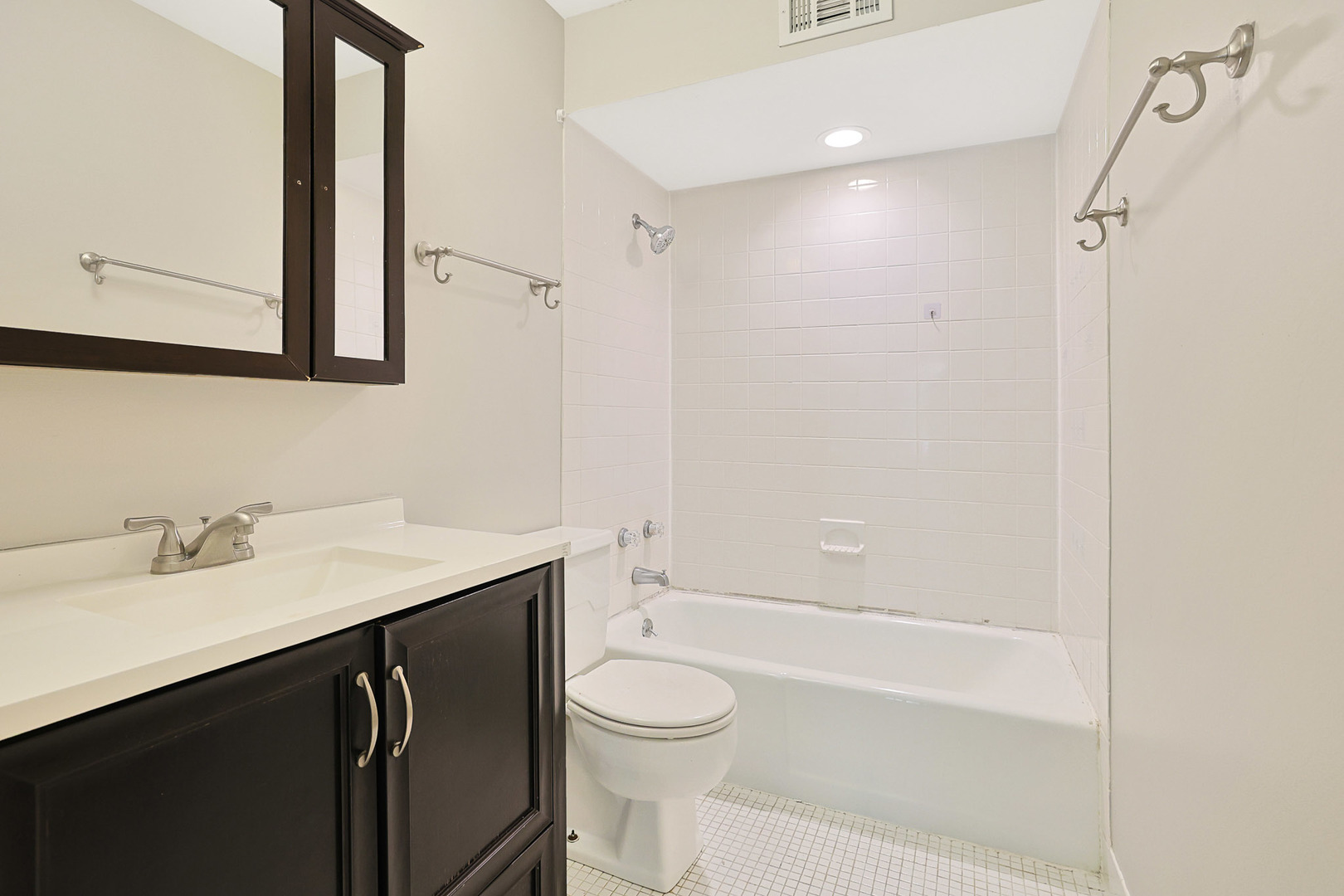 520 Shorely Drive #203, Barrington, IL 60010