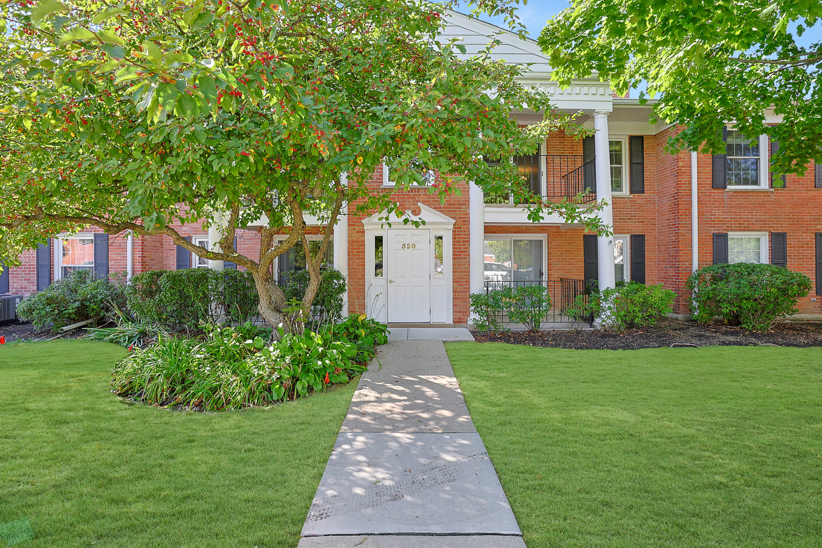 520 Shorely Drive #203, Barrington, IL 60010