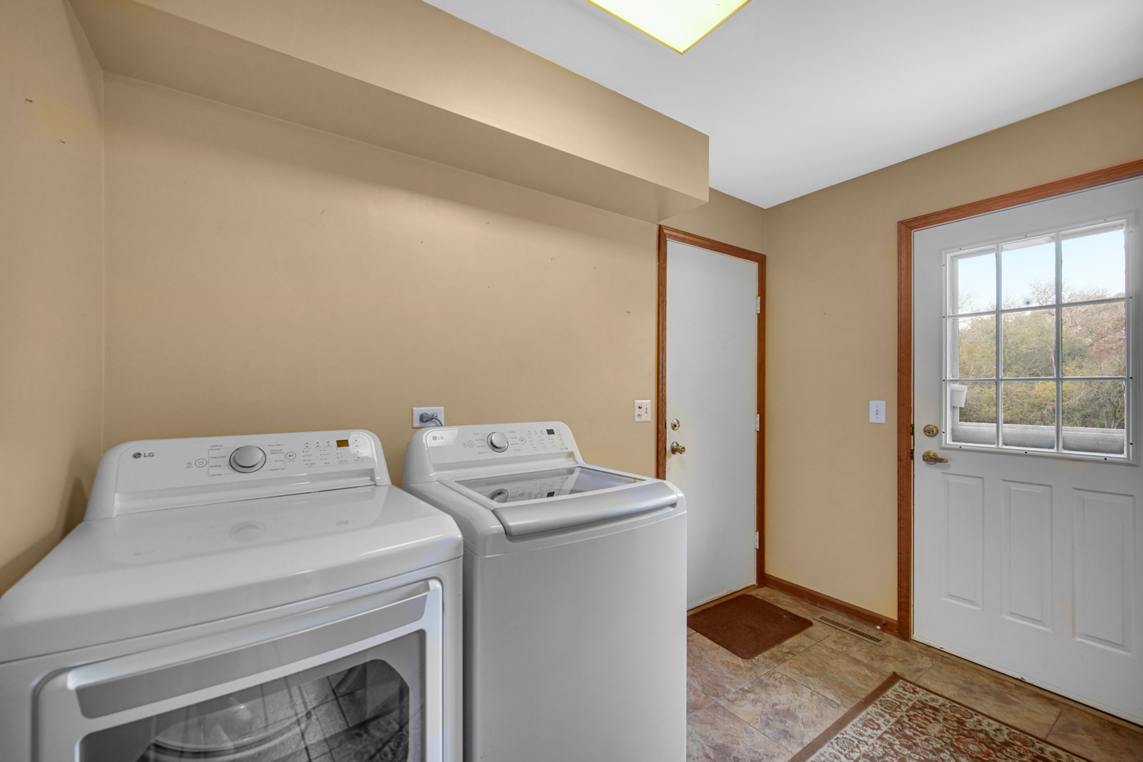 15860 W Thornapple Lane, Gurnee, IL 60031