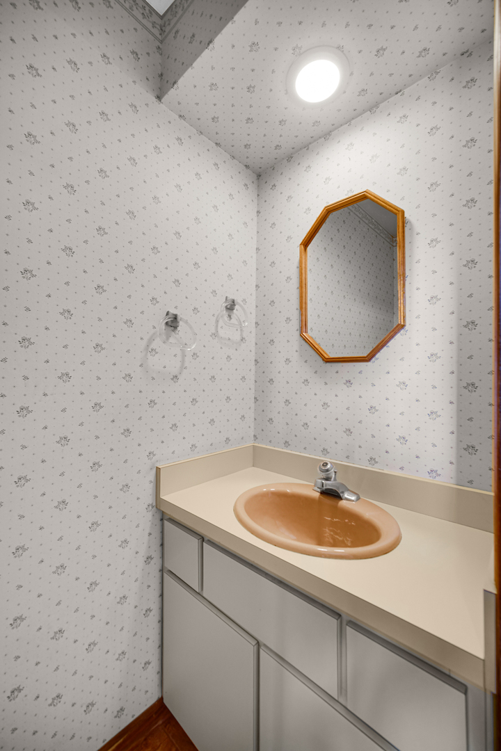 15860 W Thornapple Lane, Gurnee, IL 60031