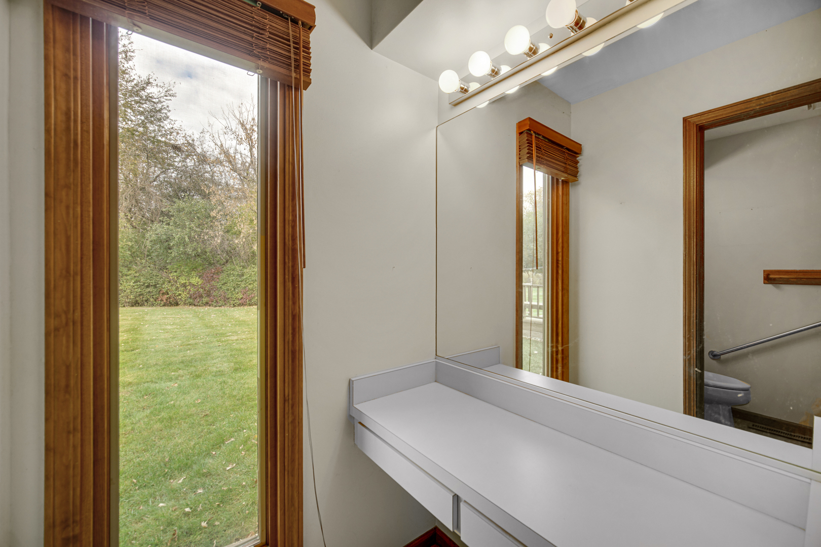 15860 W Thornapple Lane, Gurnee, IL 60031