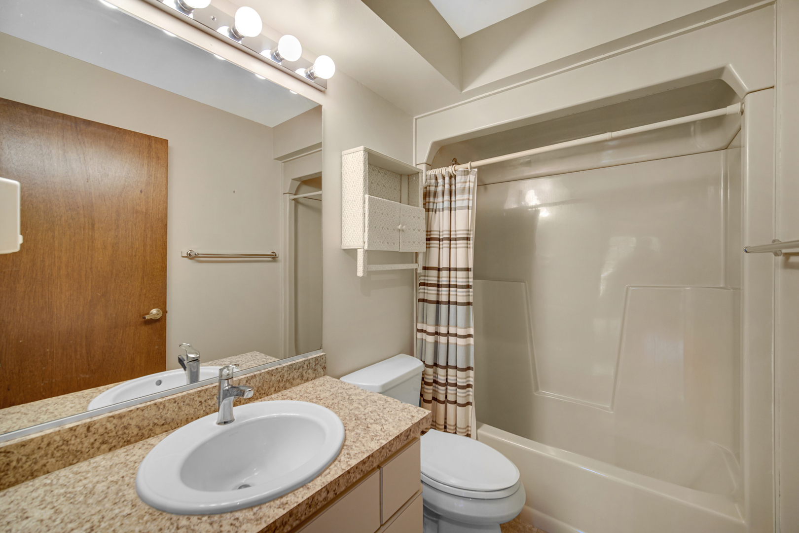 15860 W Thornapple Lane, Gurnee, IL 60031