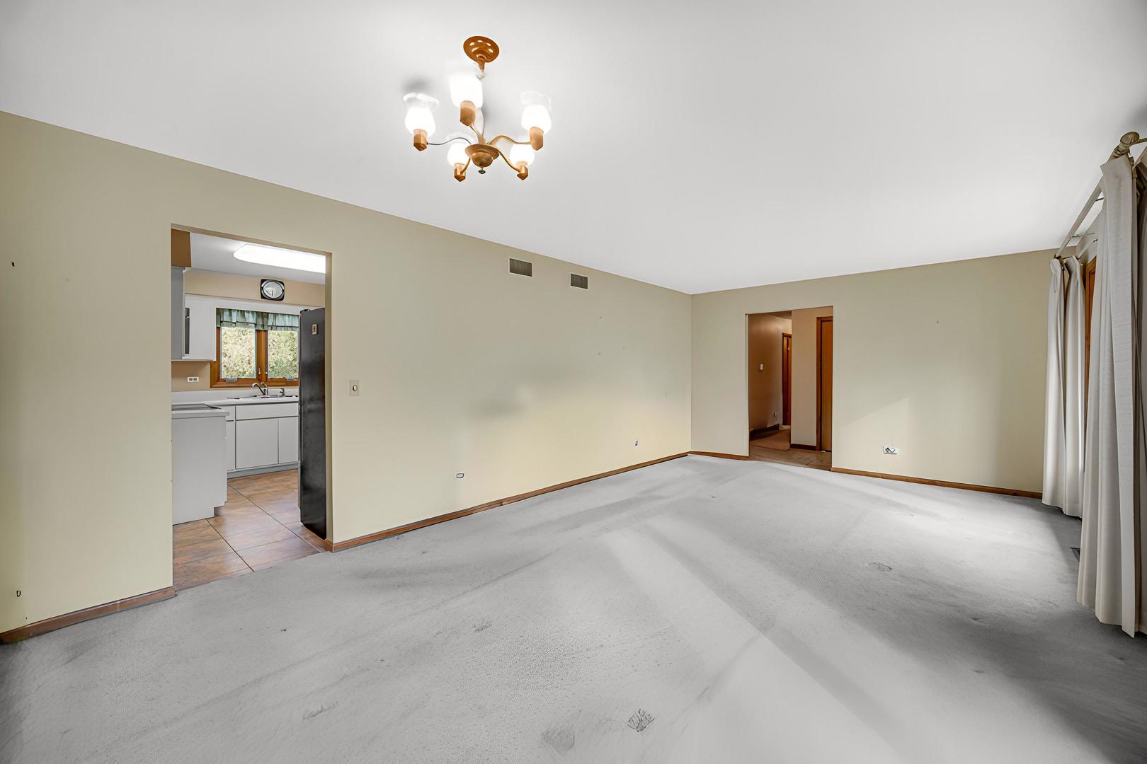 15860 W Thornapple Lane, Gurnee, IL 60031