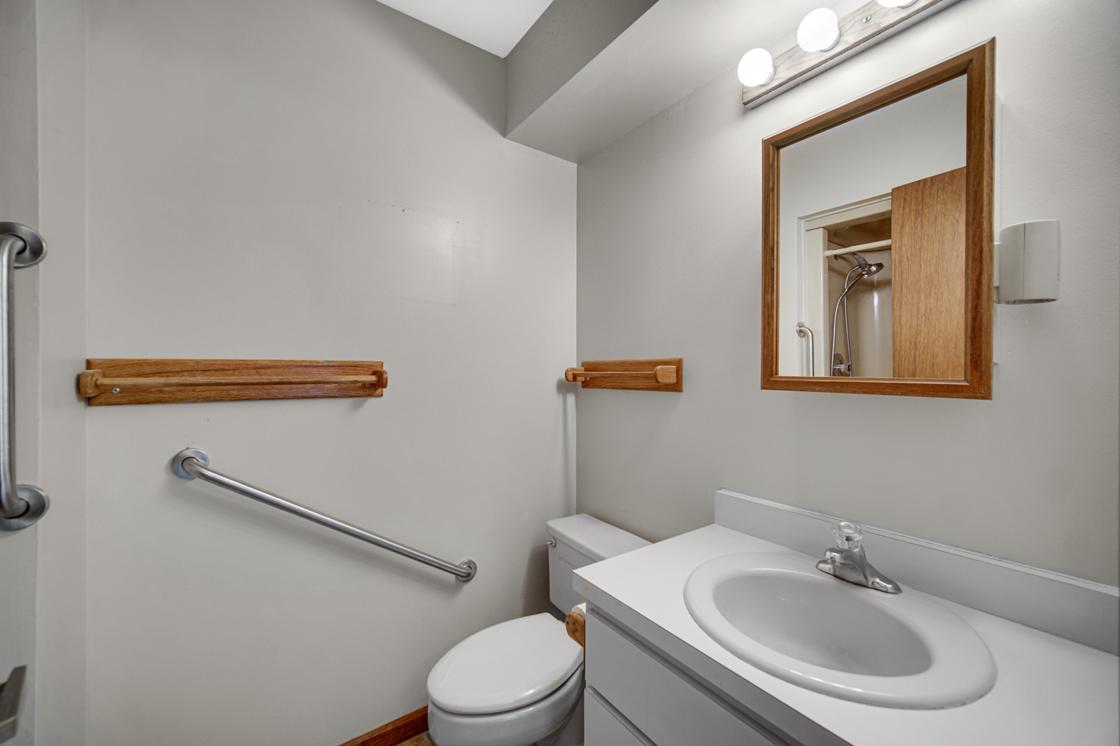 15860 W Thornapple Lane, Gurnee, IL 60031