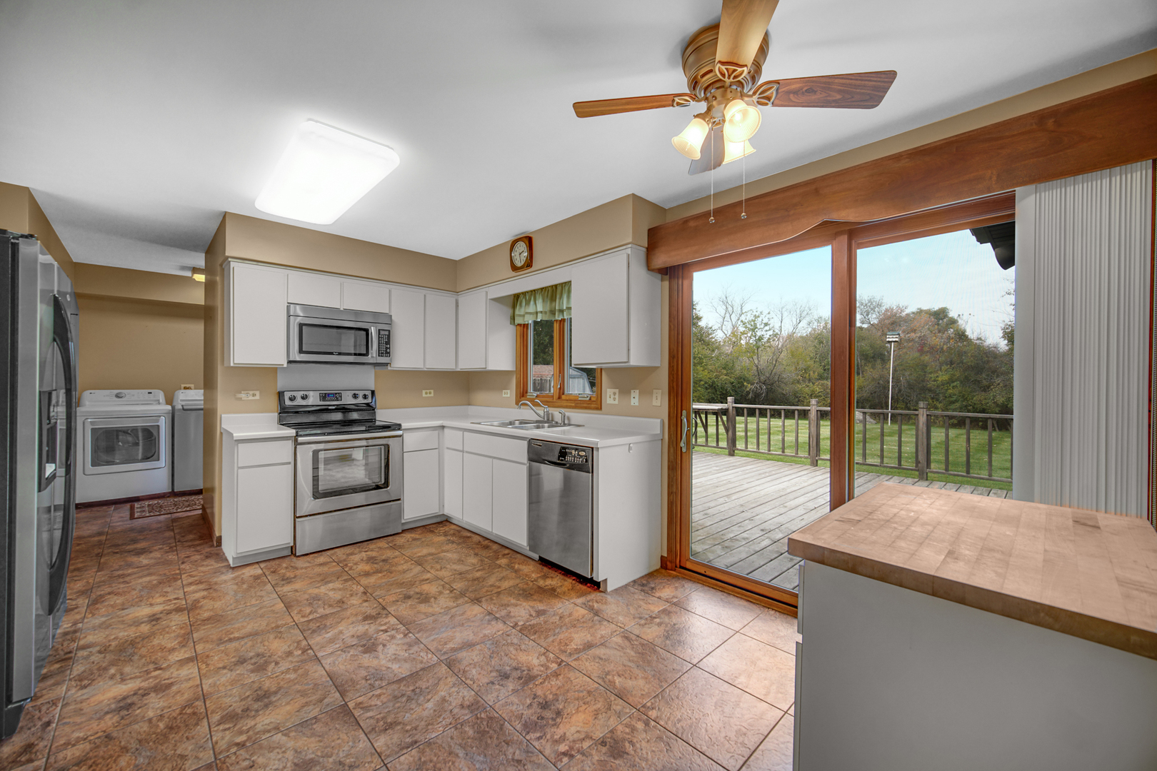 15860 W Thornapple Lane, Gurnee, IL 60031