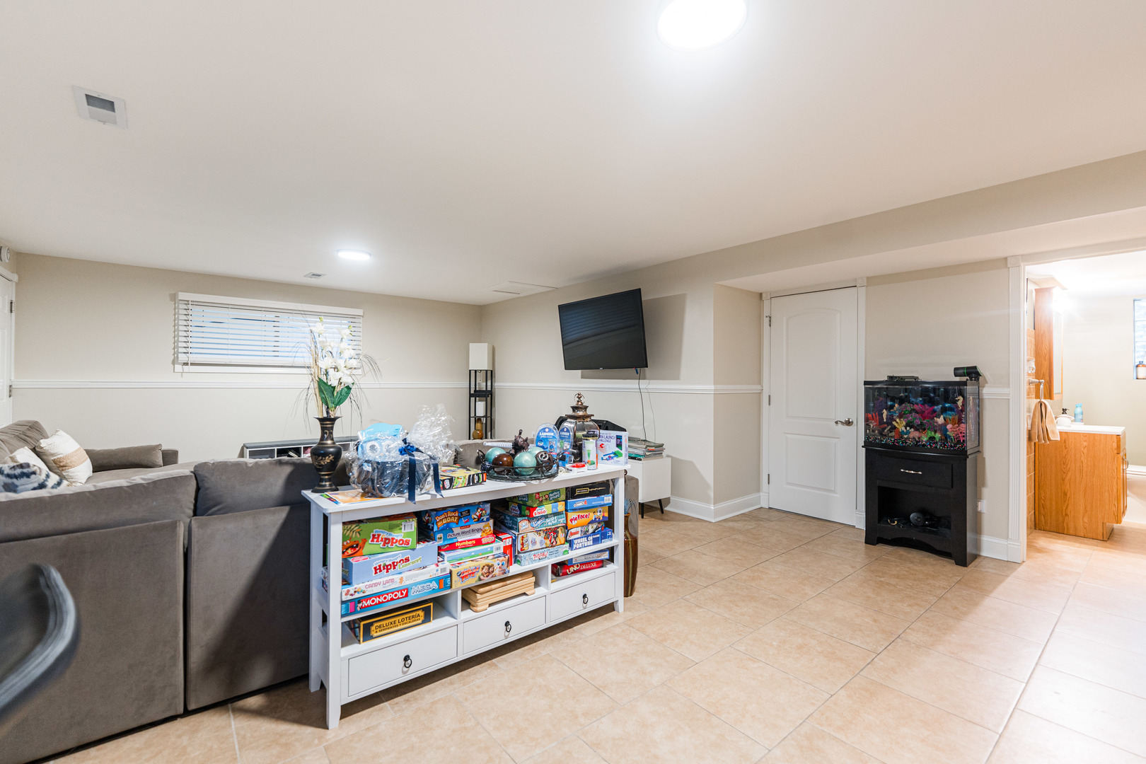 1527 W Holtz Avenue, Addison, IL 60101