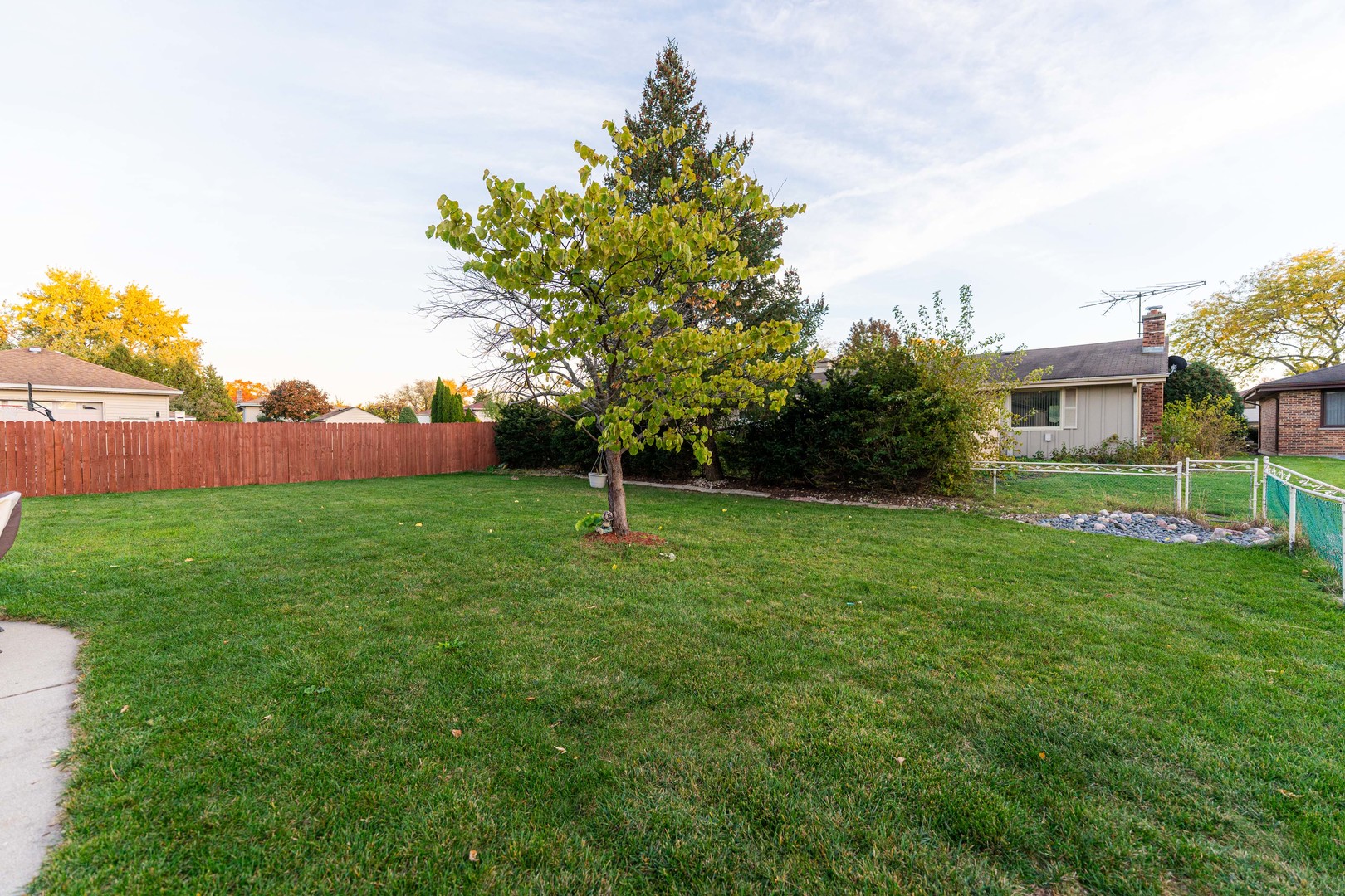 1527 W Holtz Avenue, Addison, IL 60101