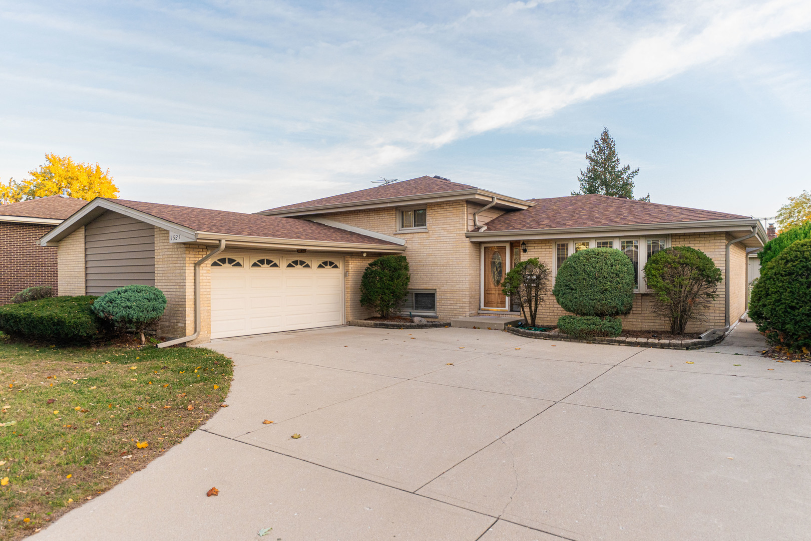 1527 W Holtz Avenue, Addison, IL 60101