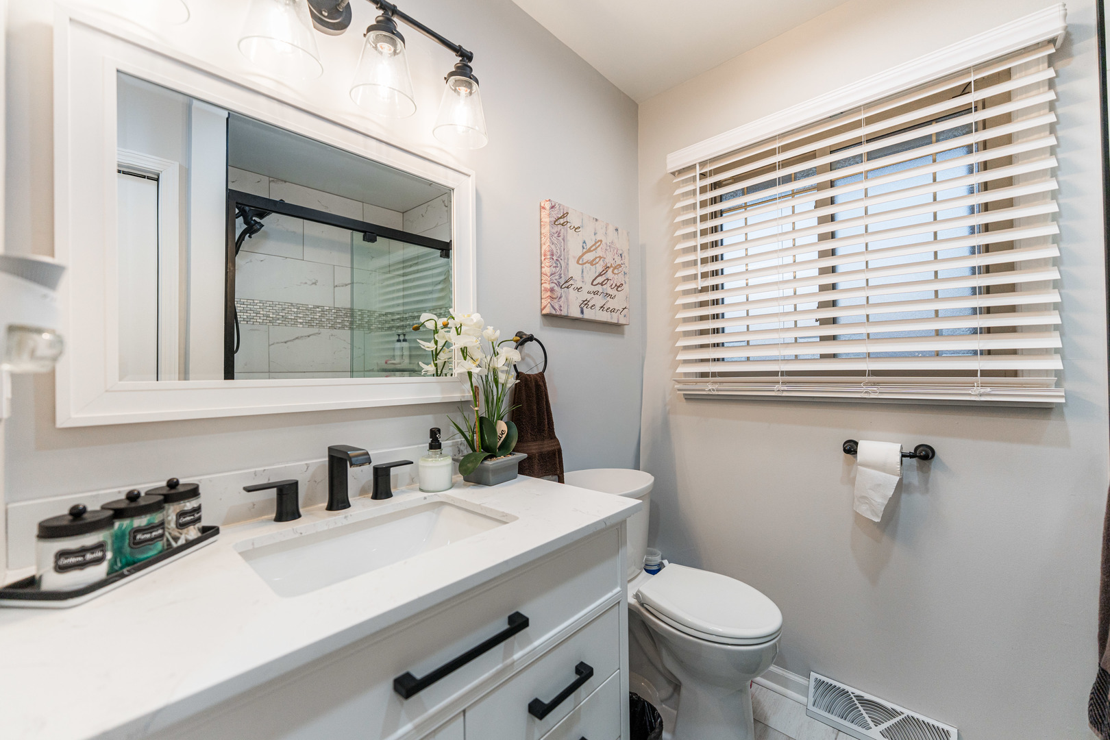 1527 W Holtz Avenue, Addison, IL 60101