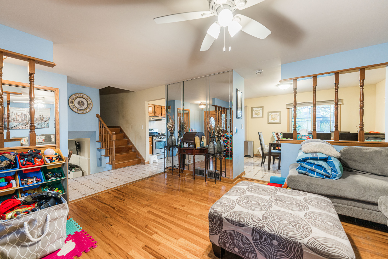 1527 W Holtz Avenue, Addison, IL 60101