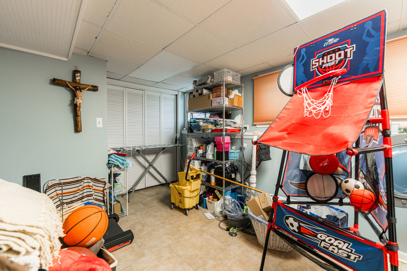 1527 W Holtz Avenue, Addison, IL 60101