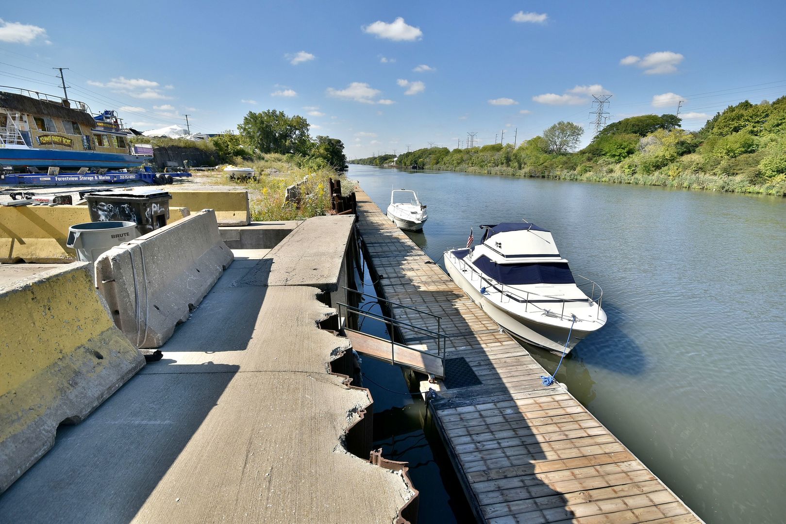 5700 W 41st Street, Forest View, IL 60402