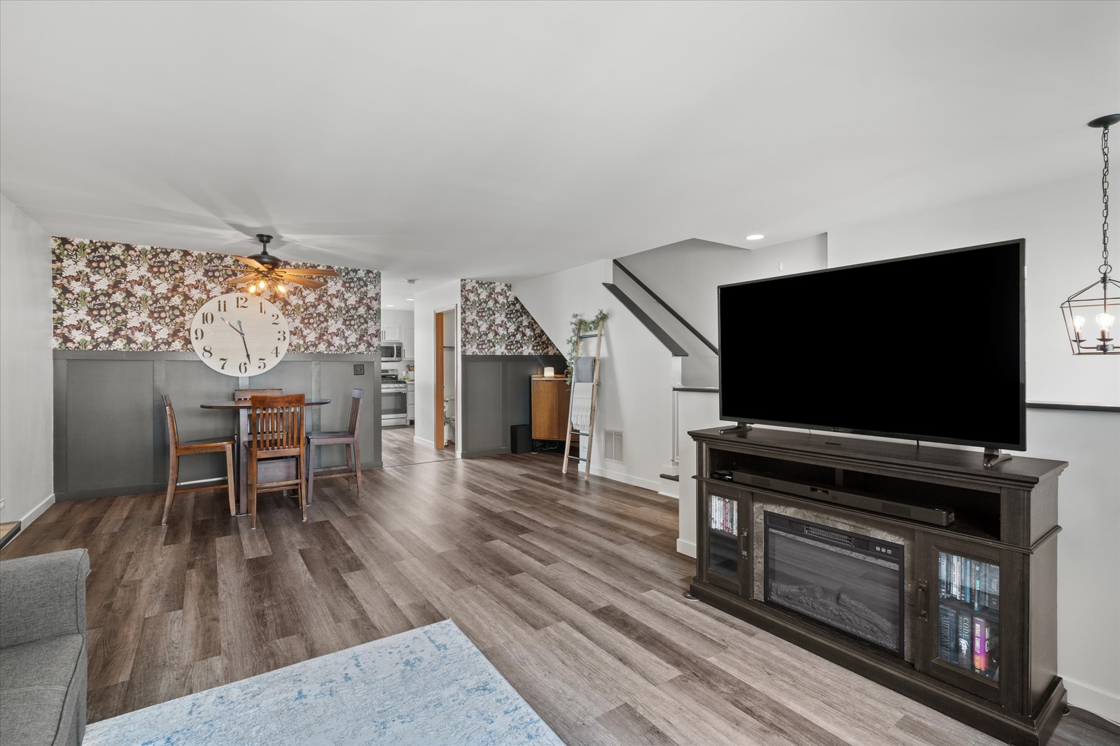 894 Clover Lane, Pingree Grove, IL 60140