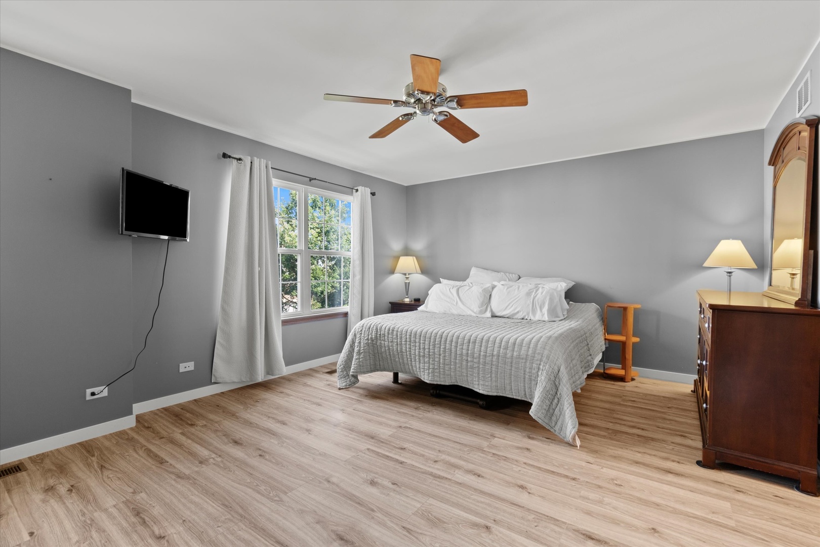 894 Clover Lane, Pingree Grove, IL 60140