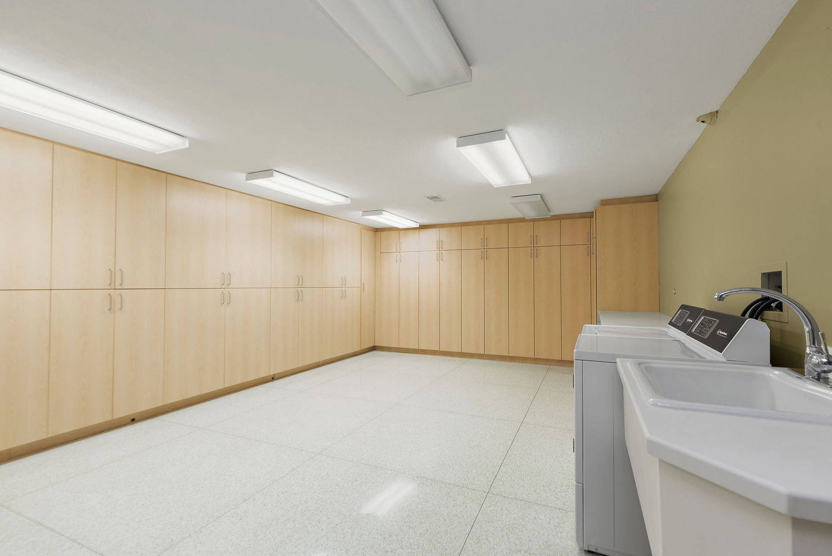 45 Tartan Lakes Drive, Westmont, IL 60559