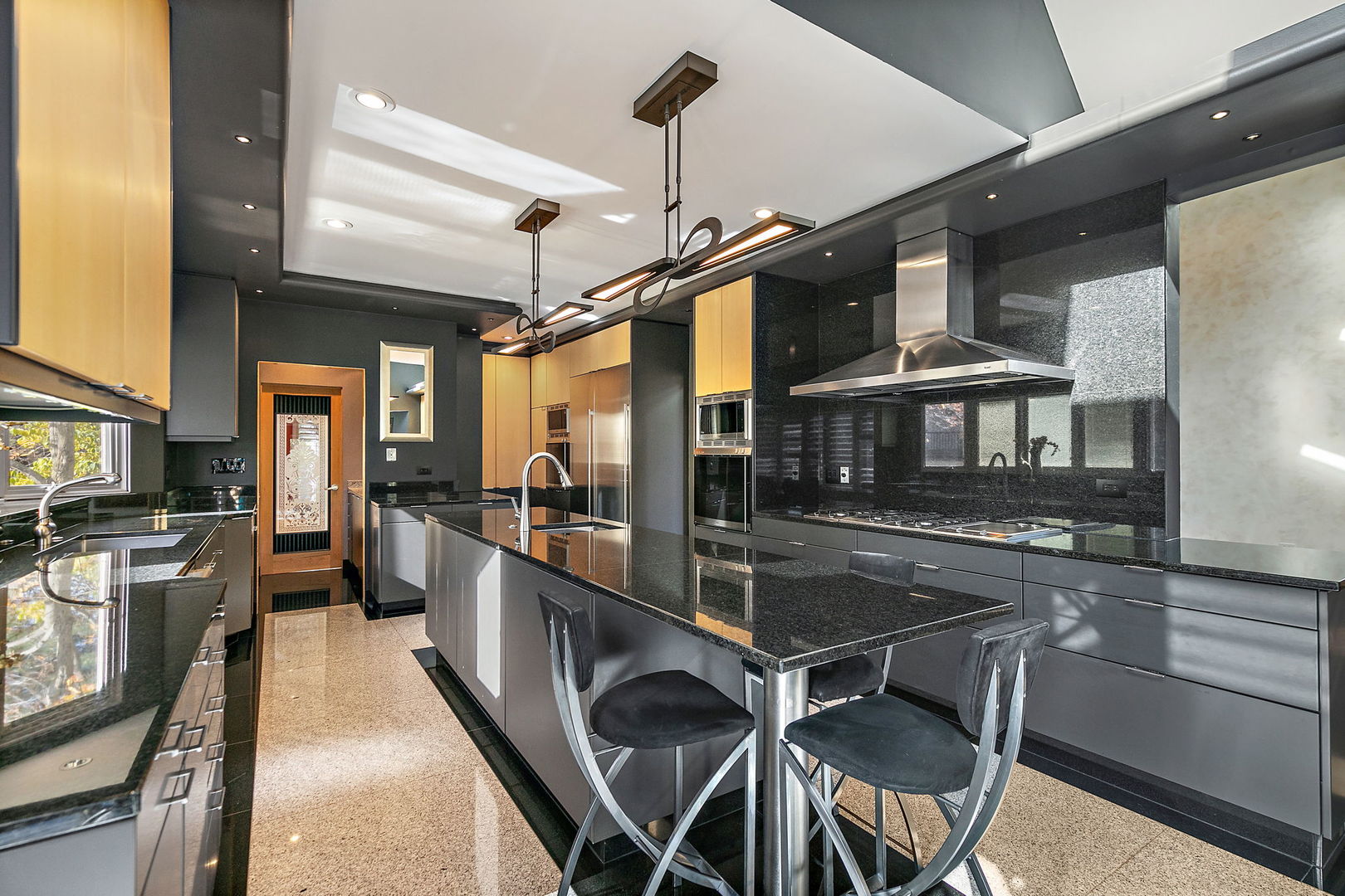 45 Tartan Lakes Drive, Westmont, IL 60559