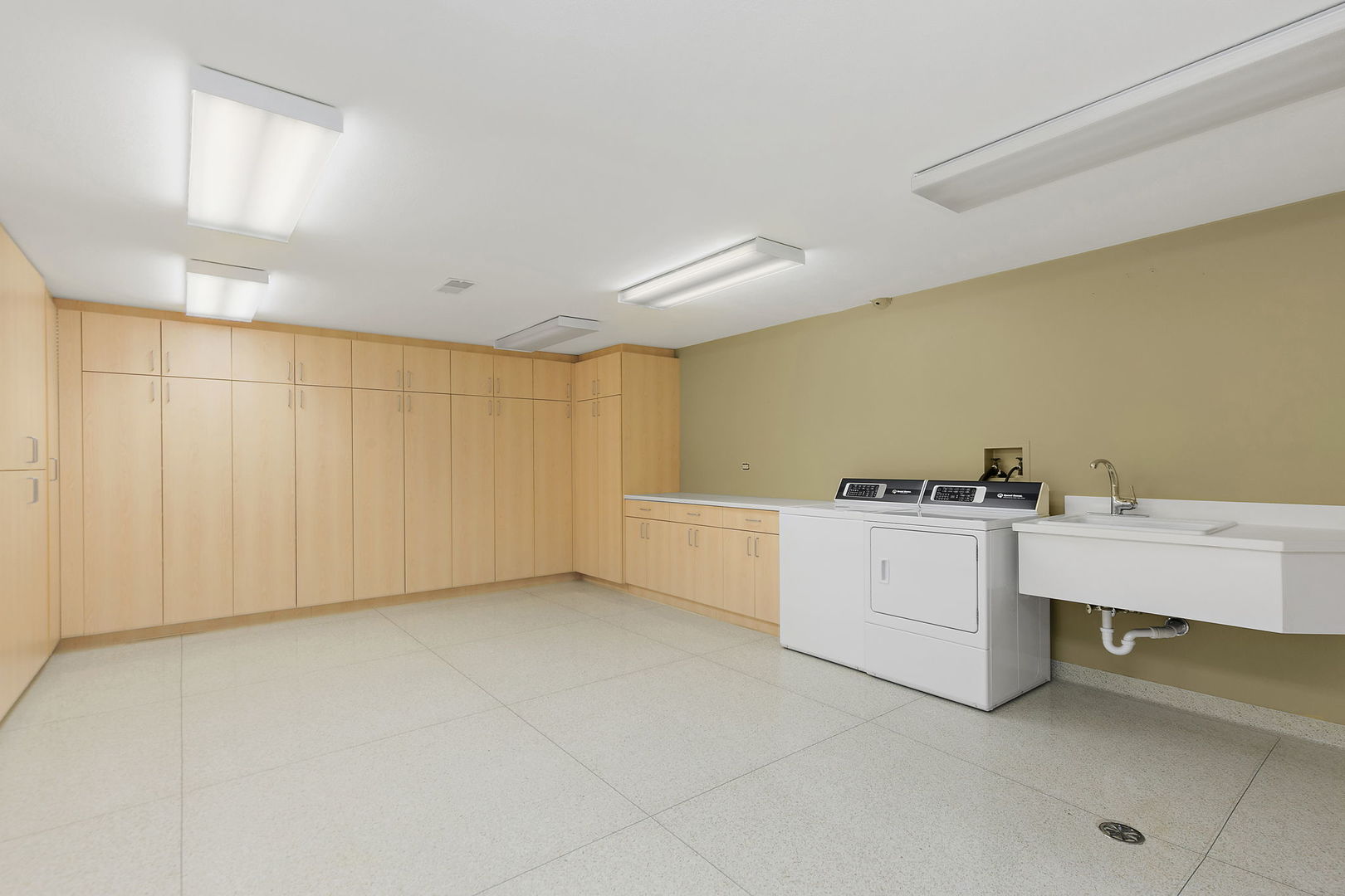 45 Tartan Lakes Drive, Westmont, IL 60559