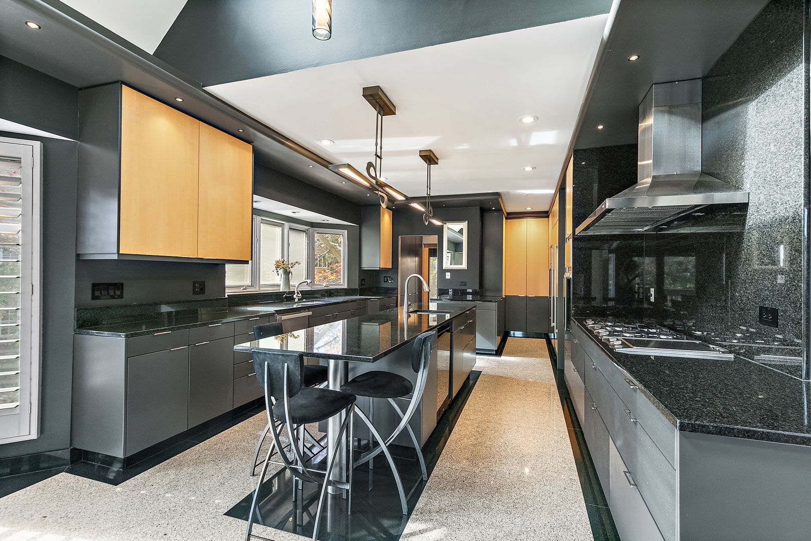 45 Tartan Lakes Drive, Westmont, IL 60559