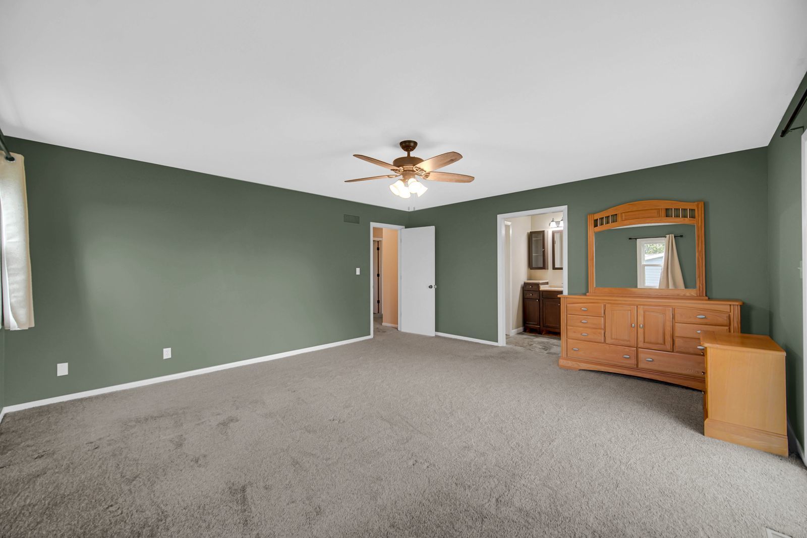 7427 Mccurry Road, Roscoe, IL 61073