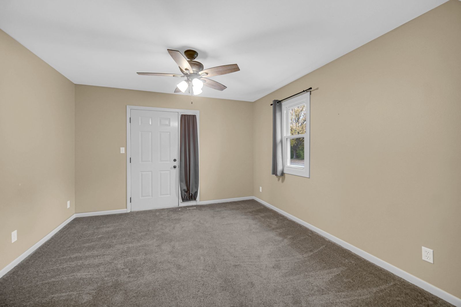 7427 Mccurry Road, Roscoe, IL 61073