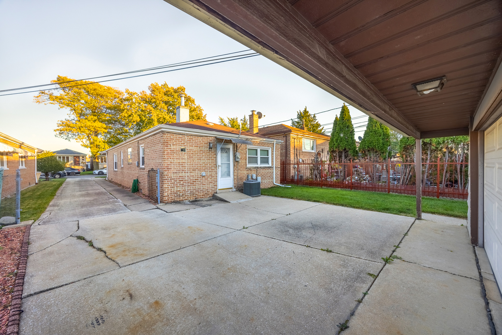 5950 S Natoma Avenue, Chicago, IL 60638