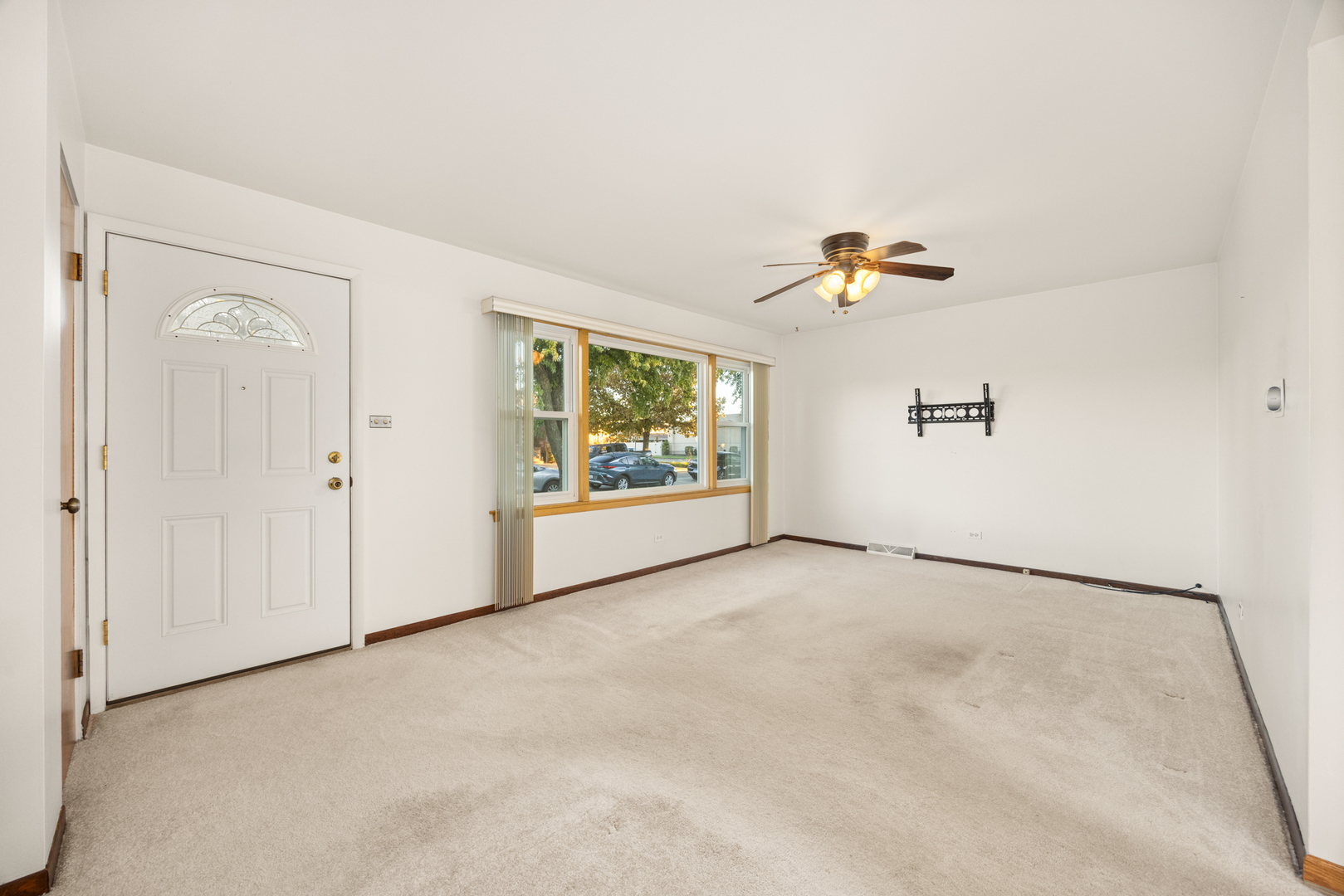 5950 S Natoma Avenue, Chicago, IL 60638