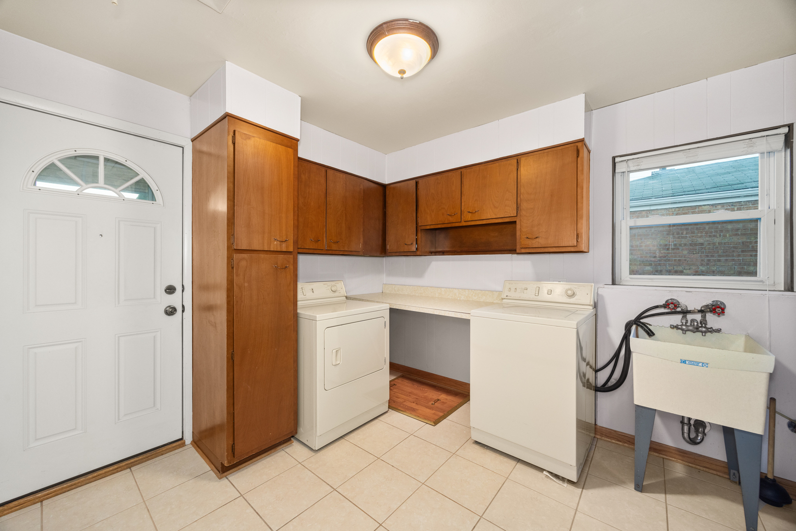 5950 S Natoma Avenue, Chicago, IL 60638