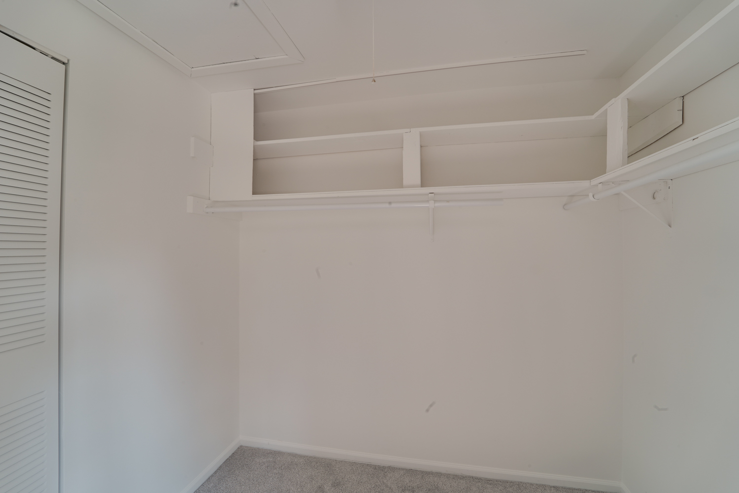 1883 Jamestown Circle, Hoffman Estates, IL 60169