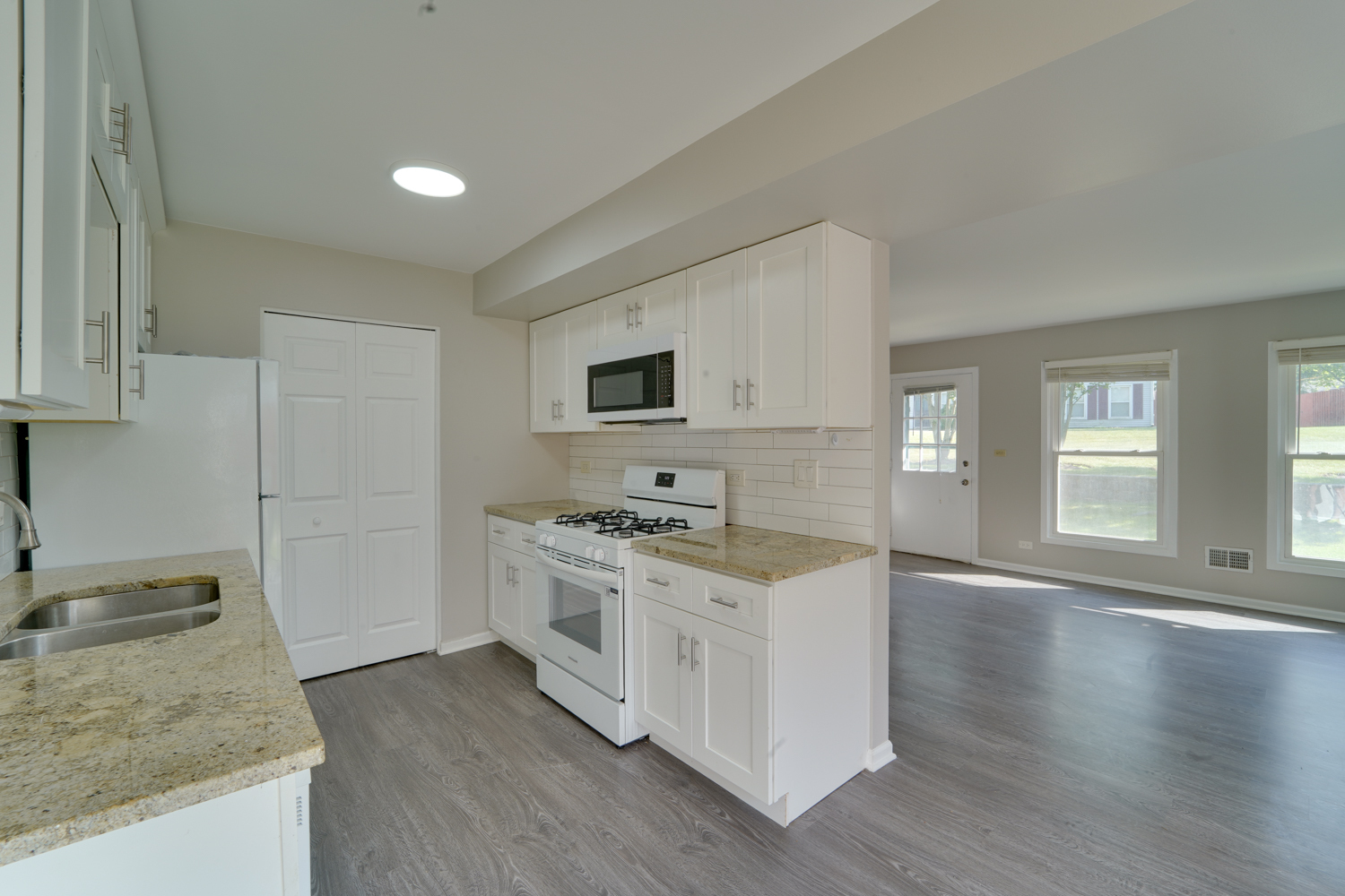 1883 Jamestown Circle, Hoffman Estates, IL 60169