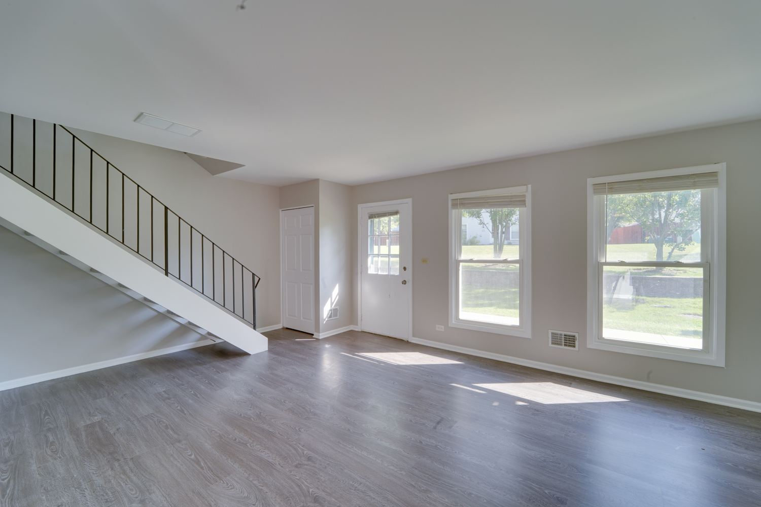 1883 Jamestown Circle, Hoffman Estates, IL 60169