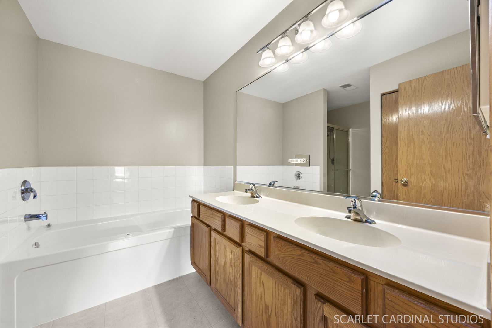 205 Belle Vue Court #B, Sugar Grove, IL 60554