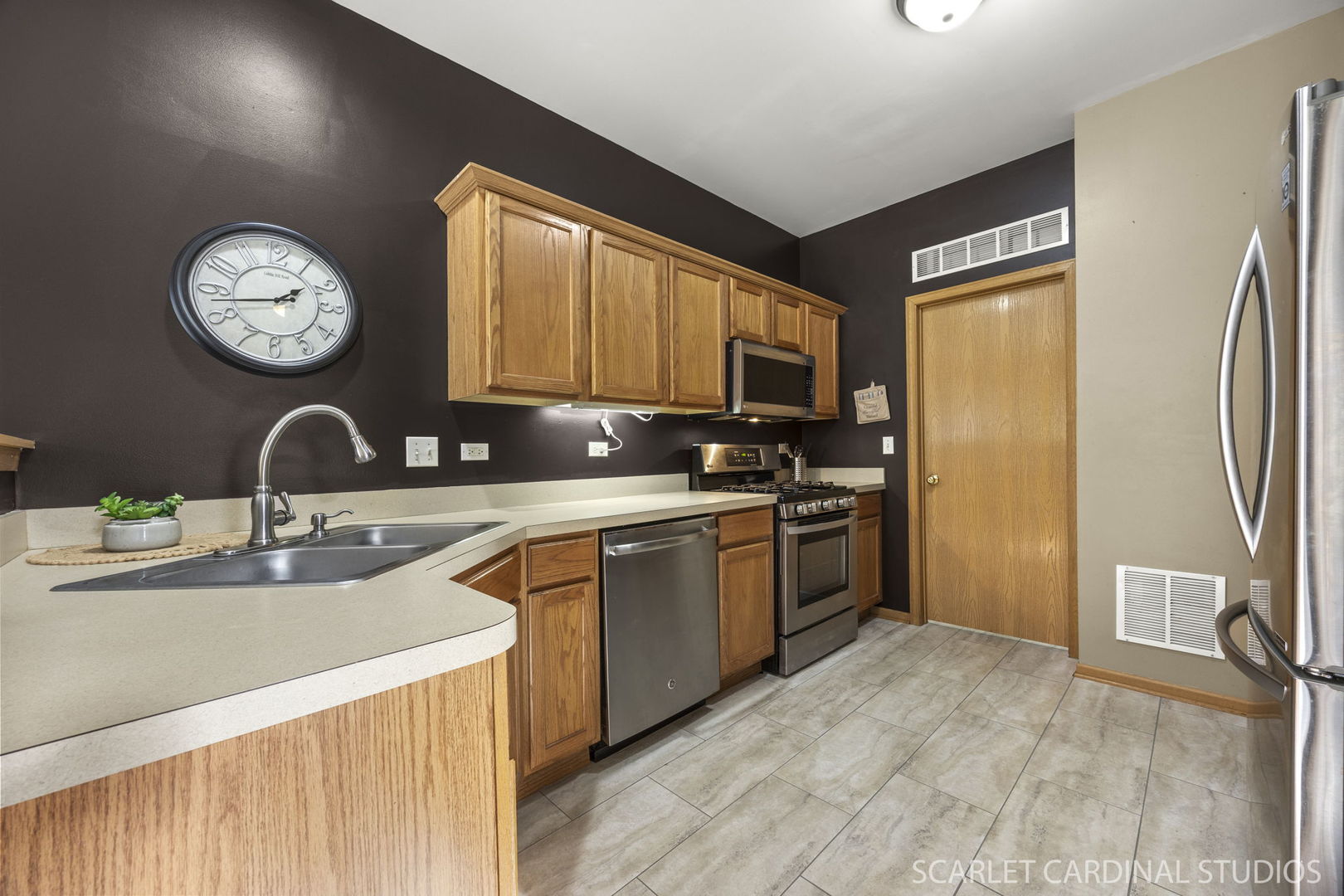 205 Belle Vue Court #B, Sugar Grove, IL 60554