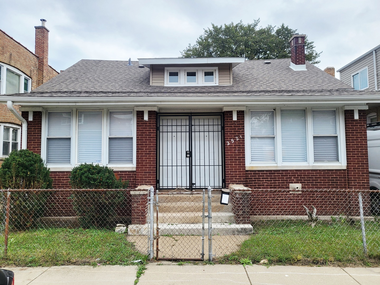 2521 E 72ND Place, Chicago, IL 60649