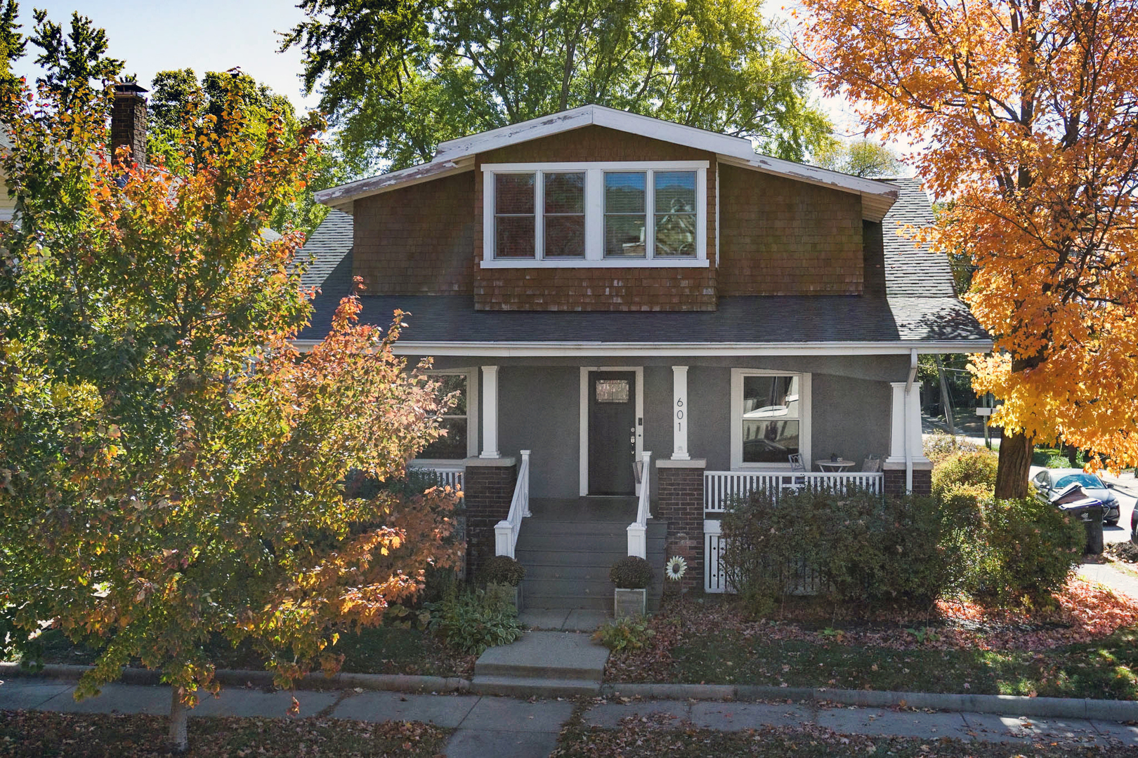 601 E Grove Street, Bloomington, IL 61701