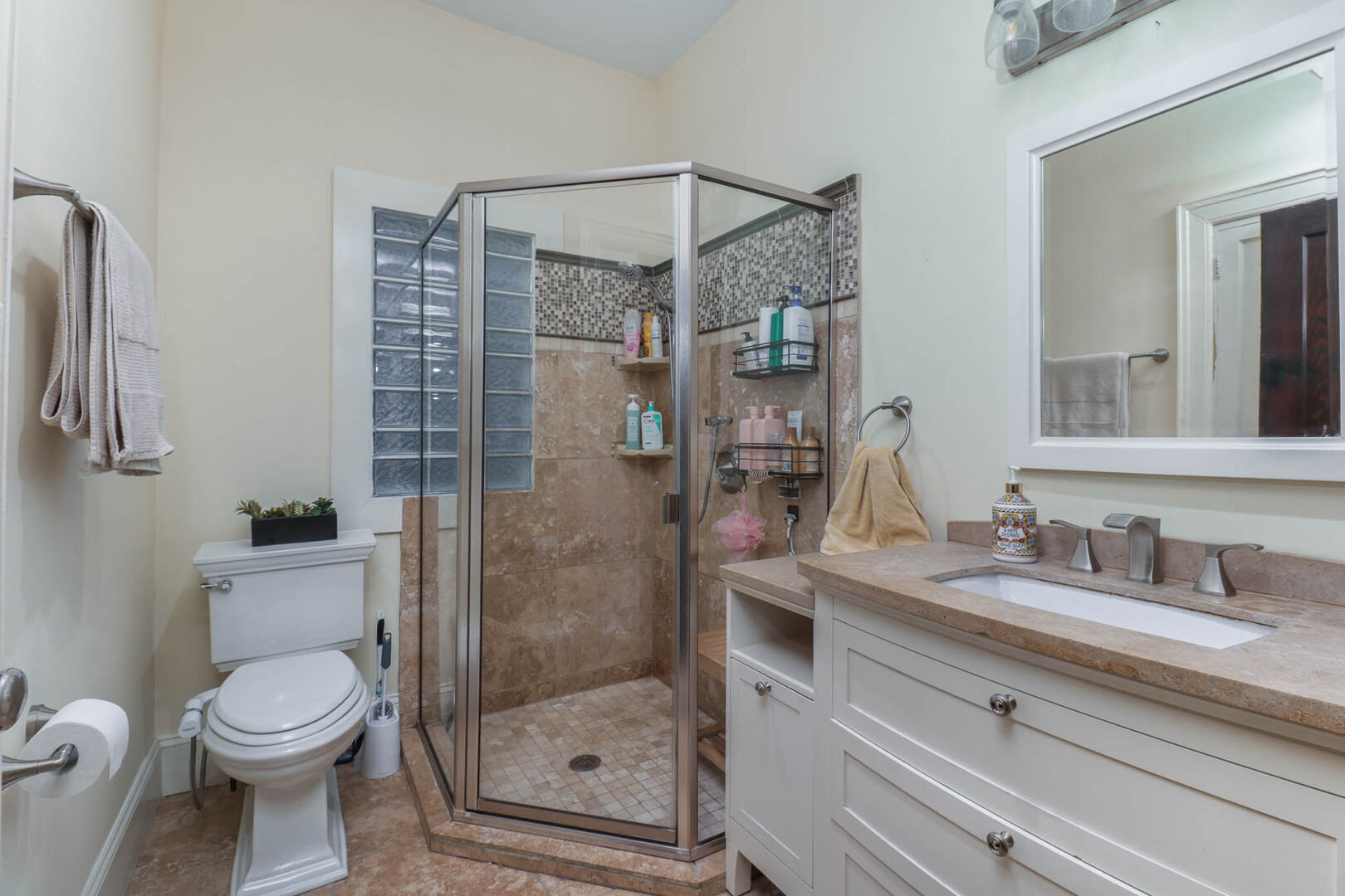 601 E Grove Street, Bloomington, IL 61701