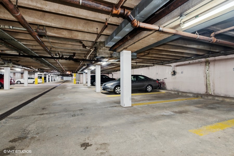 128 Carriage Way Drive #217B, Burr Ridge, IL 60527