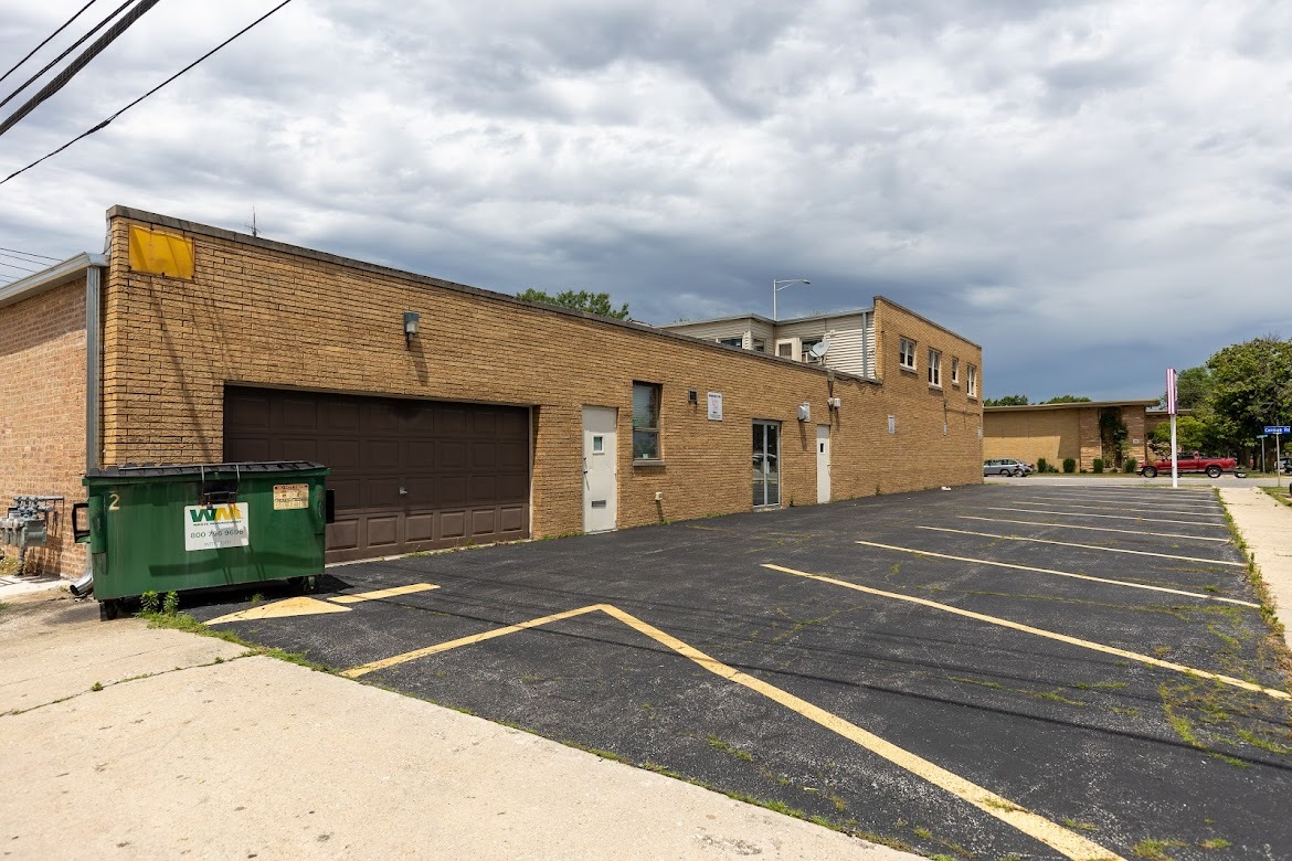 8905 W Cermak Road, North Riverside, IL 60546