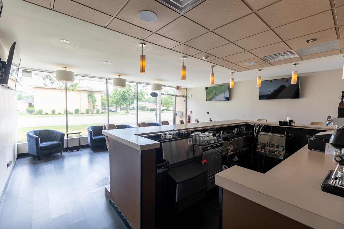 8905 W Cermak Road, North Riverside, IL 60546