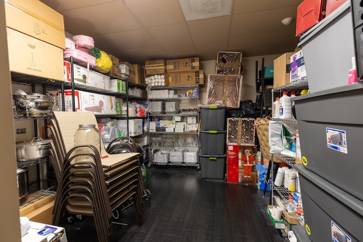 8905 W Cermak Road, North Riverside, IL 60546