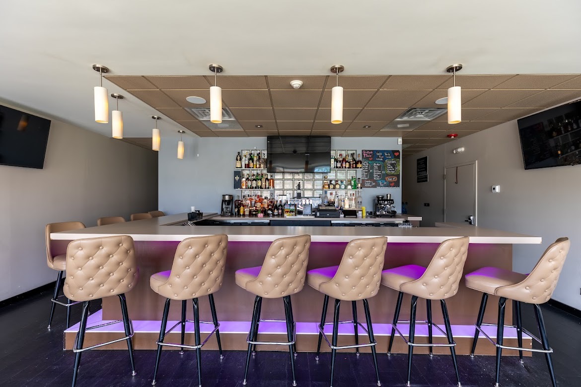 8905 W Cermak Road, North Riverside, IL 60546