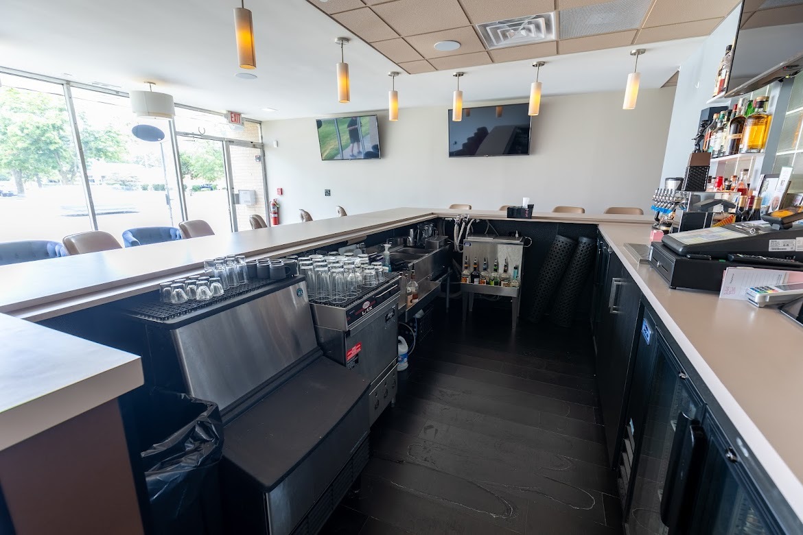 8905 W Cermak Road, North Riverside, IL 60546