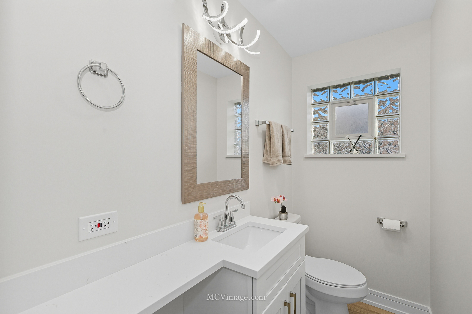 8618 S Kolmar Avenue, Chicago, IL 60652