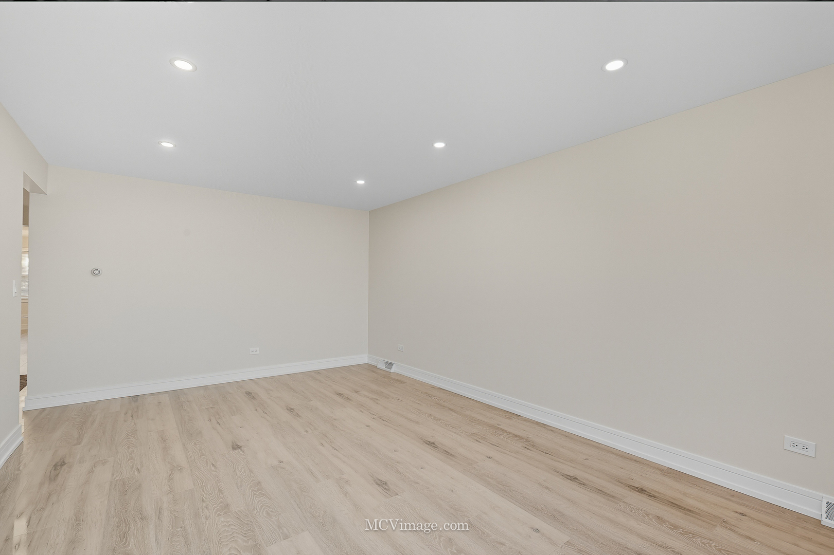 8618 S Kolmar Avenue, Chicago, IL 60652