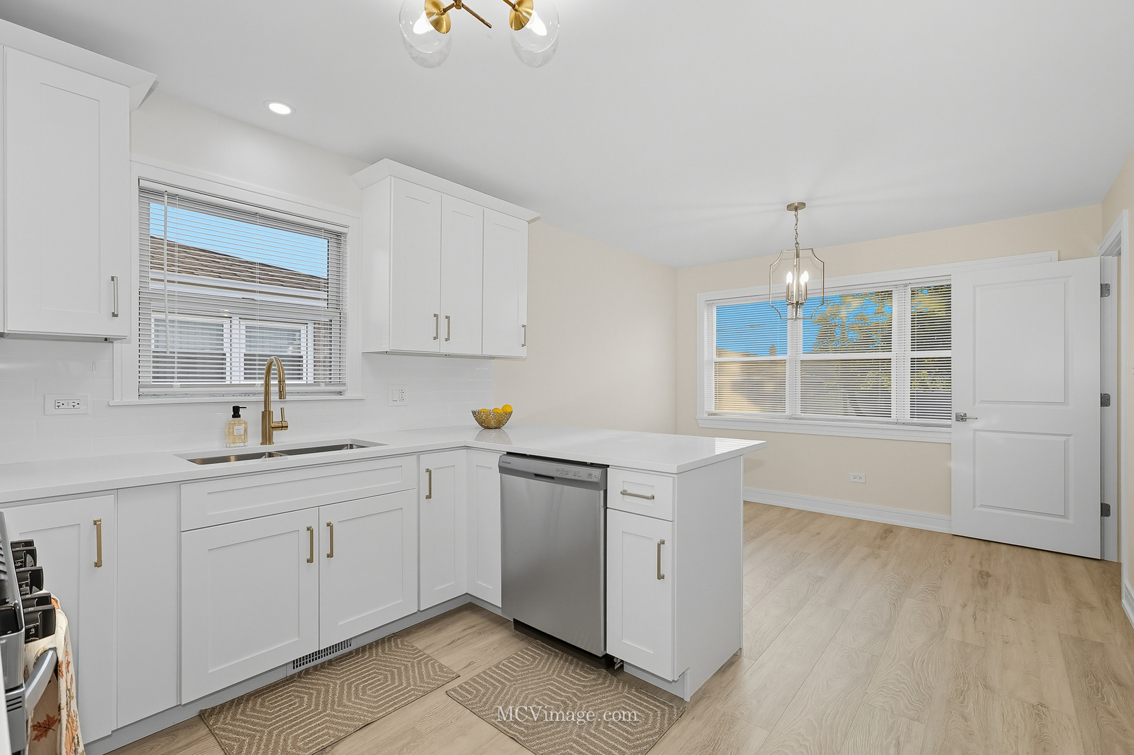 8618 S Kolmar Avenue, Chicago, IL 60652