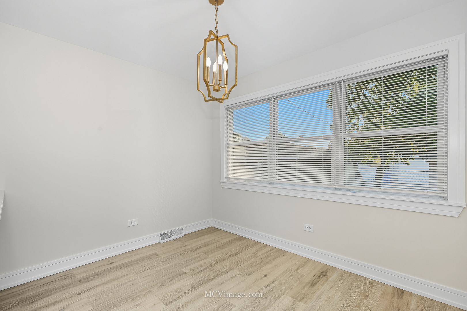 8618 S Kolmar Avenue, Chicago, IL 60652