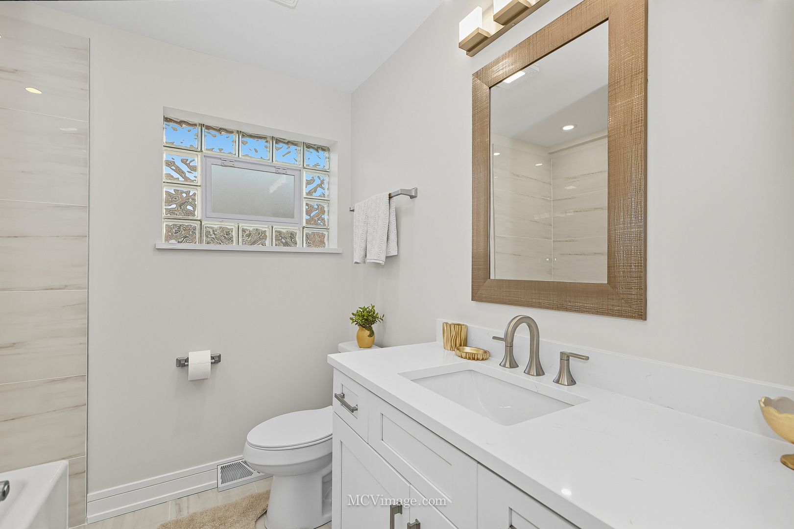 8618 S Kolmar Avenue, Chicago, IL 60652