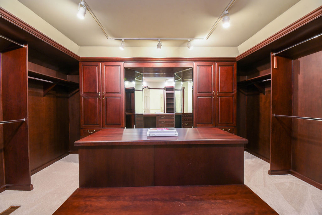 3 Bridle Court, Burr Ridge, IL 60527