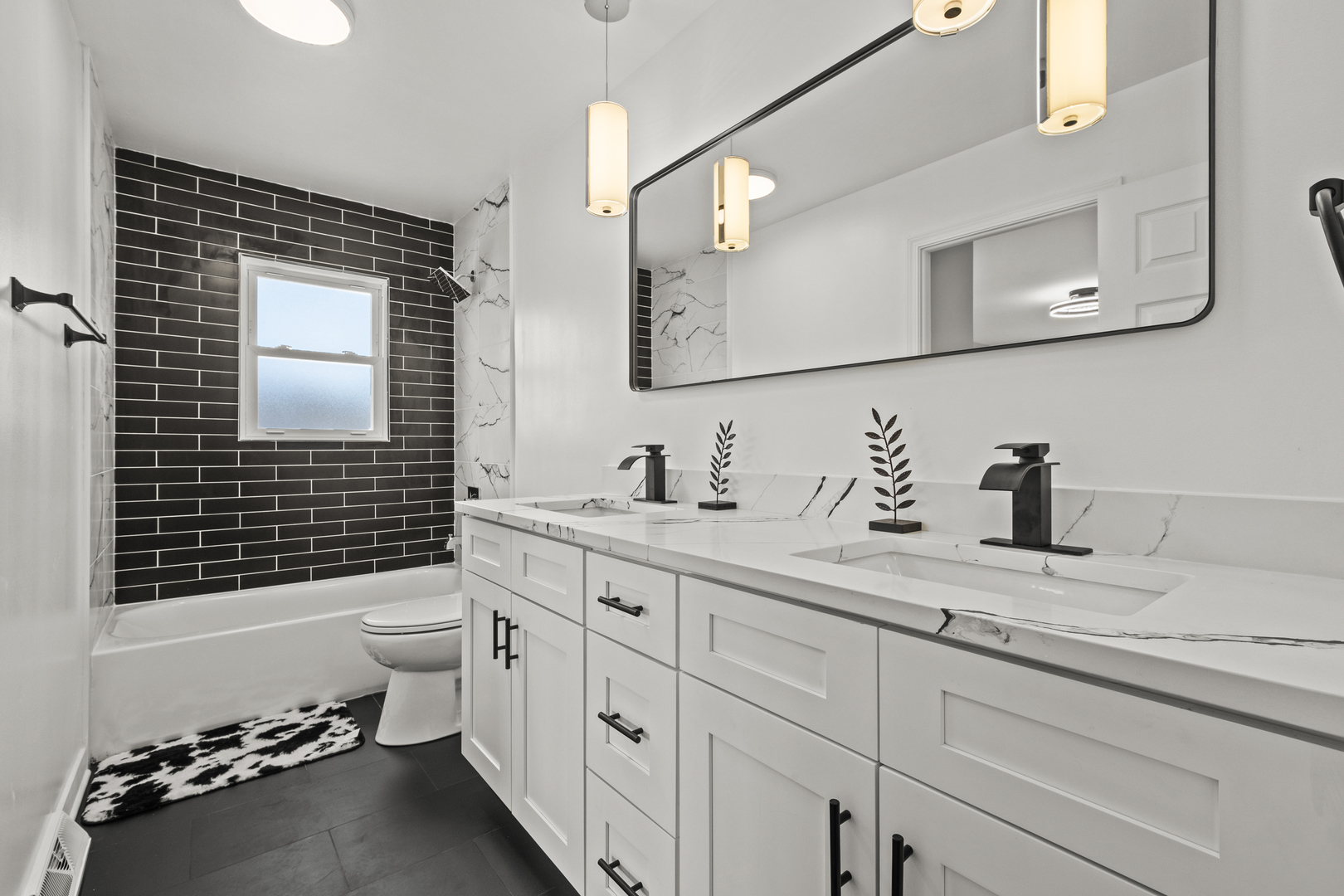 1813 W Pheasant Trail, Mount Prospect, IL 60056