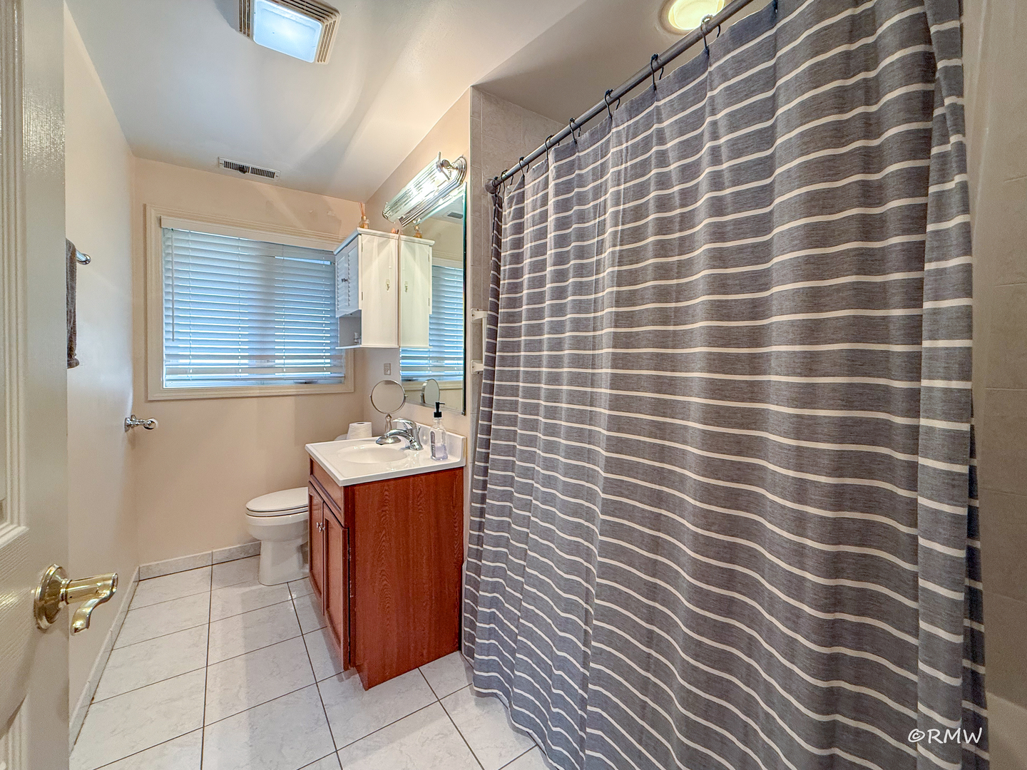 1904 Winston Lane, Schaumburg, IL 60193